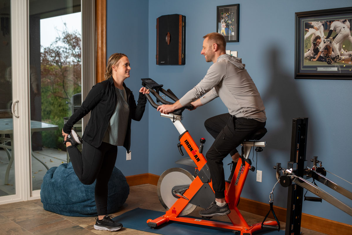 fitness_00 couple exercising together